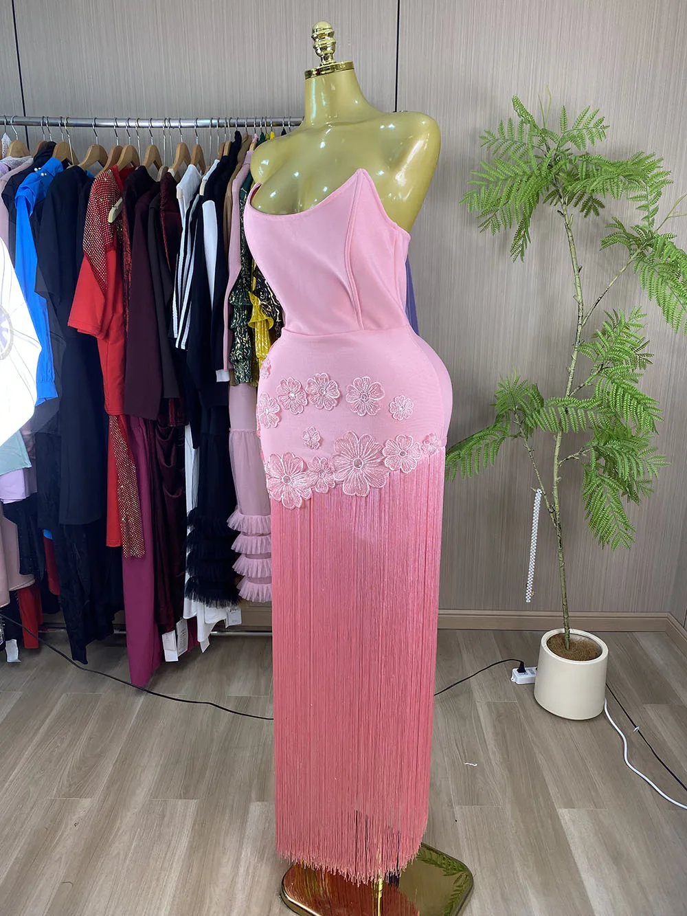 Stylish and unique strapless pink bandage maxi party gown featuring irregular bead embroidery and fringe details.-GZXX1106