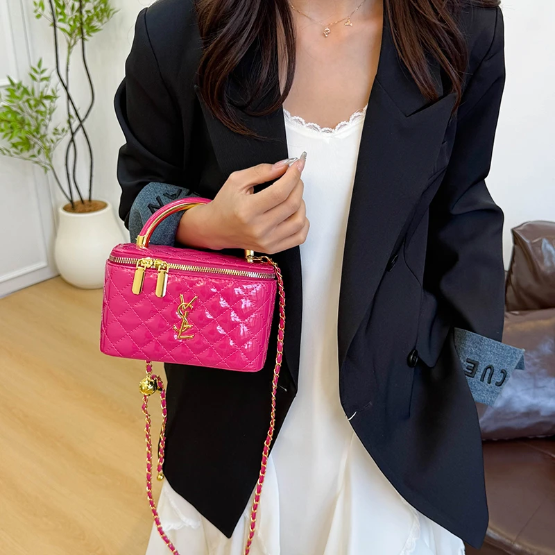 Elegancka damska skórzana torebka na ramię, luksusowa, klasyczna, designerska listonoszka, torba do noszenia na co dzień.