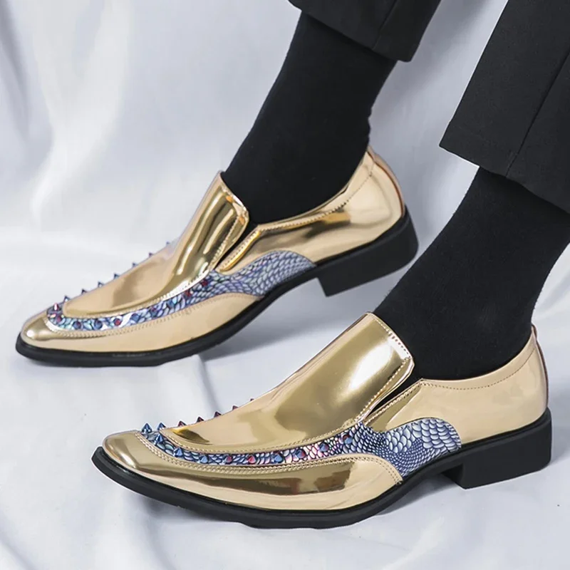 New Luxury Brand Designer Men Gold Black Rivet Slip On Casual Shoes Formal Wedding Dress Homecoming Footwear Zapatos Hombre