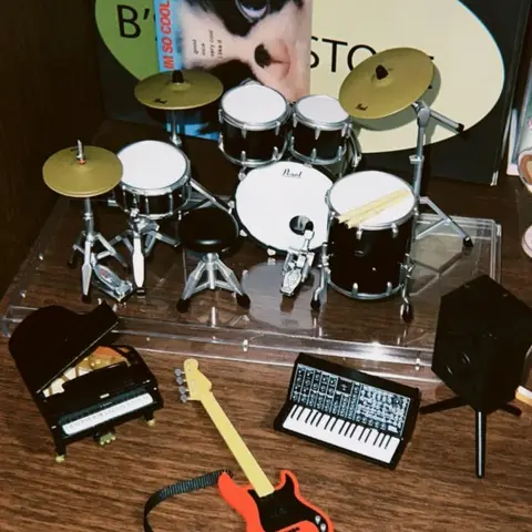 New In-Stock Bandai Pearl Drums Miniature Drum Set - Authentic Gashapon Band & Jazz Drum Display, Official Licensed Collectible