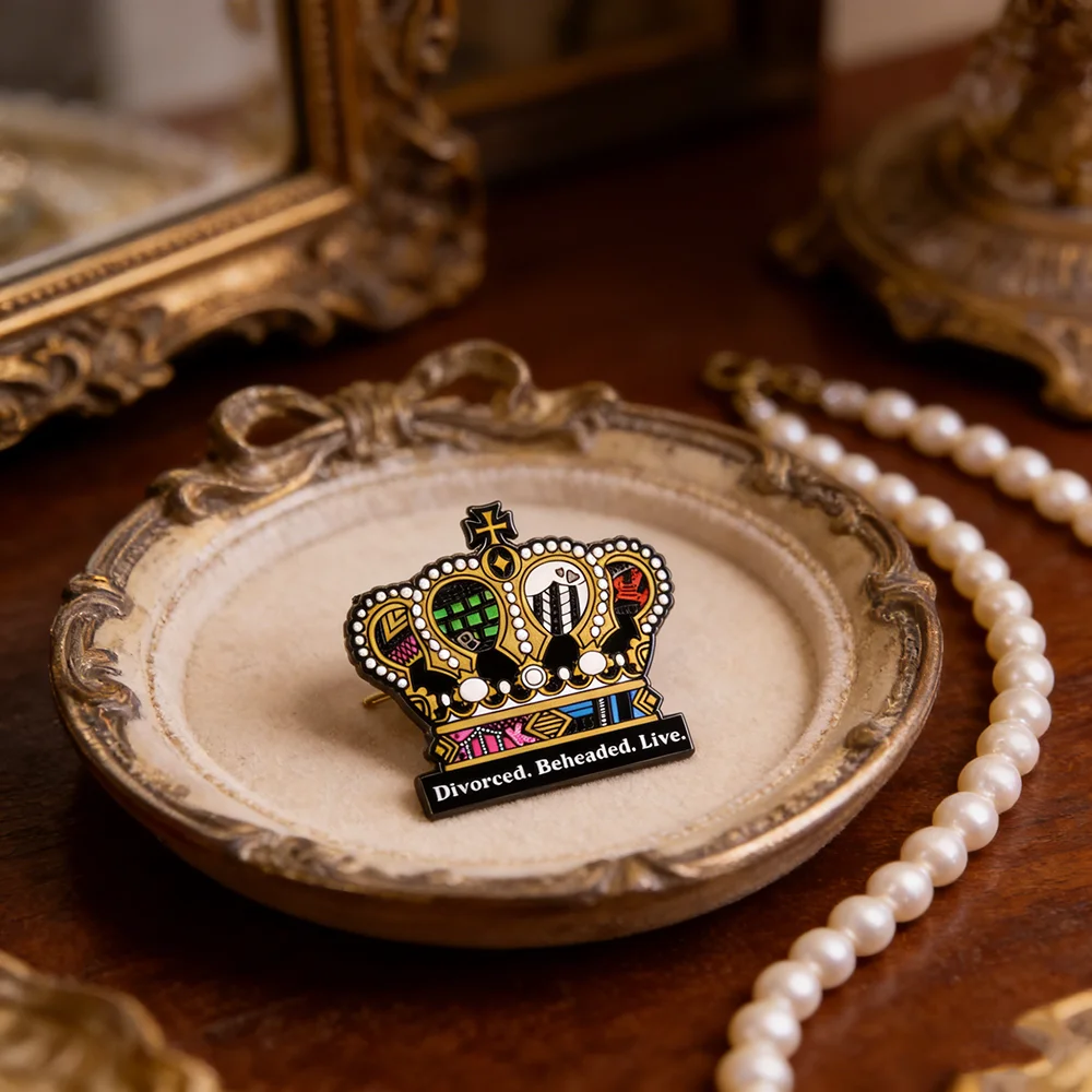 Pin de esmalte de la obra musical SIX, insignia de corona con motivos de divorcio y decapitación, broches de la Reina Isabel de Aragón y Anne Boleyn, regalo para fans del teatro