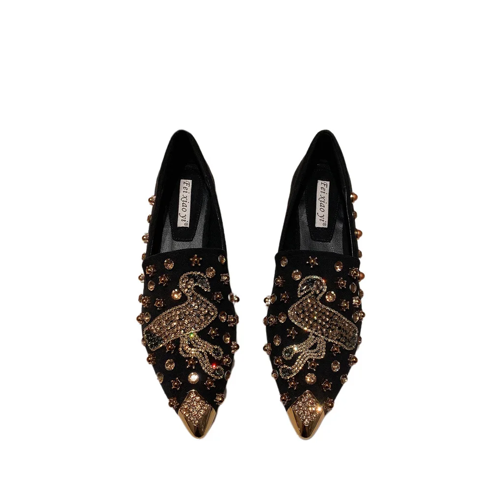 

Туфли большого размера, женские осенние туфли с глубоким вырезом и заклепками, одинарные туфли с фламинго, остроконечные туфли со стразами на плоской подошве для знаменитостей в Интернете