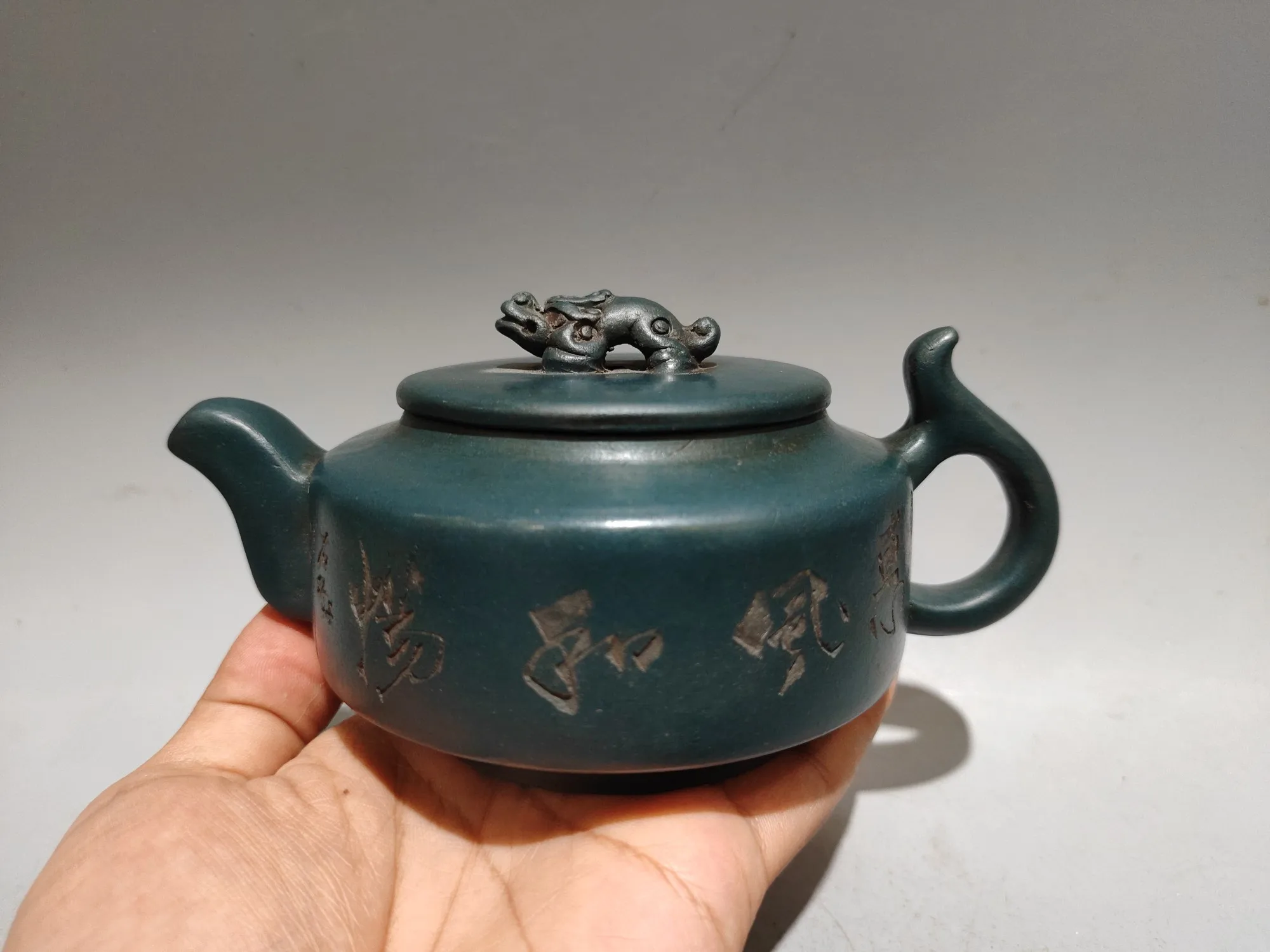 

7"Chinese Yixing Purple Clay Teapot Chinese Loong statue cover Whirlwind and Smooth Pot Kettle Teapot Flagon
