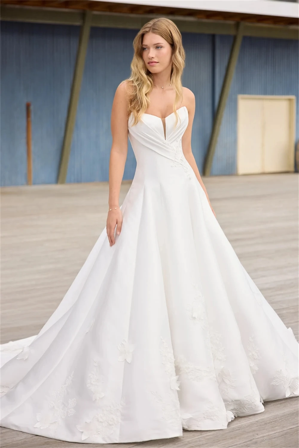 

Customized Exquisite White Appliques Satin Bridal Gown Elegant Sweetheart Wedding Dresses Simple A-Line Special Occasion Gowns