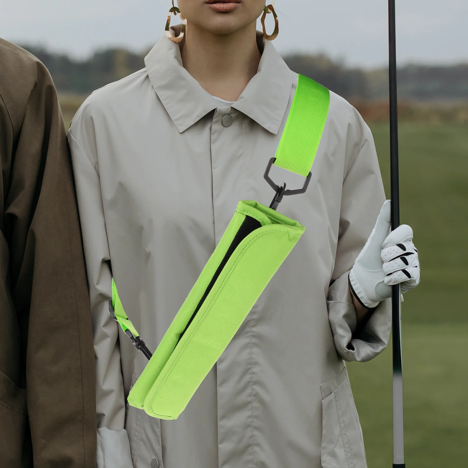 

Portable Golf Clubs Carry Bag Waterproof and Reusable for All Weather Conditions Compact Storage Bag with Adjustable