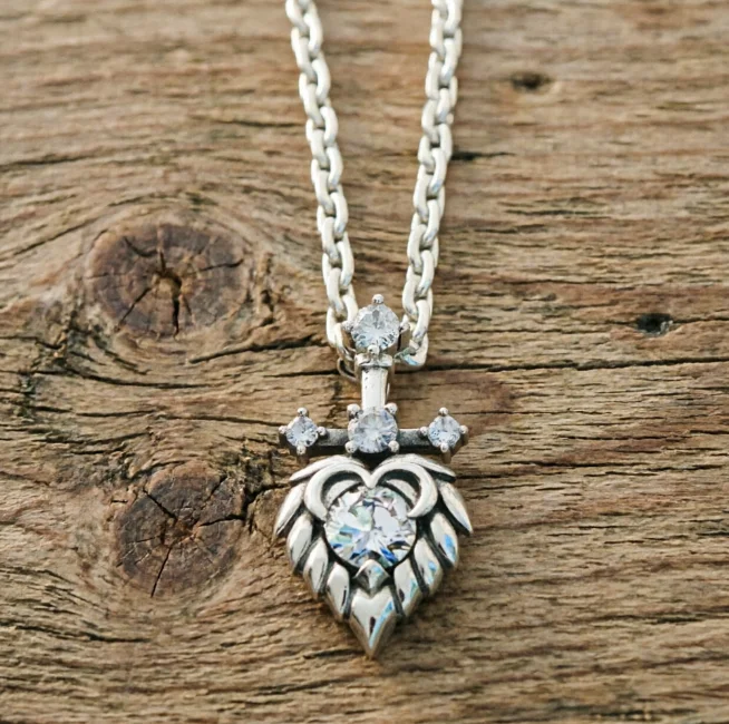 

Pure silver diamond set zirconia heart-shaped necklace for women, light luxury and niche love pendant with collarbone chain