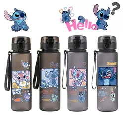 Disney Stitch 560ML kubek na wodę przenośny plastikowe butelki na napoje studencki o dużej pojemności kolarstwo na świeżym powietrzu Fitness Sport kubek na wodę prezent