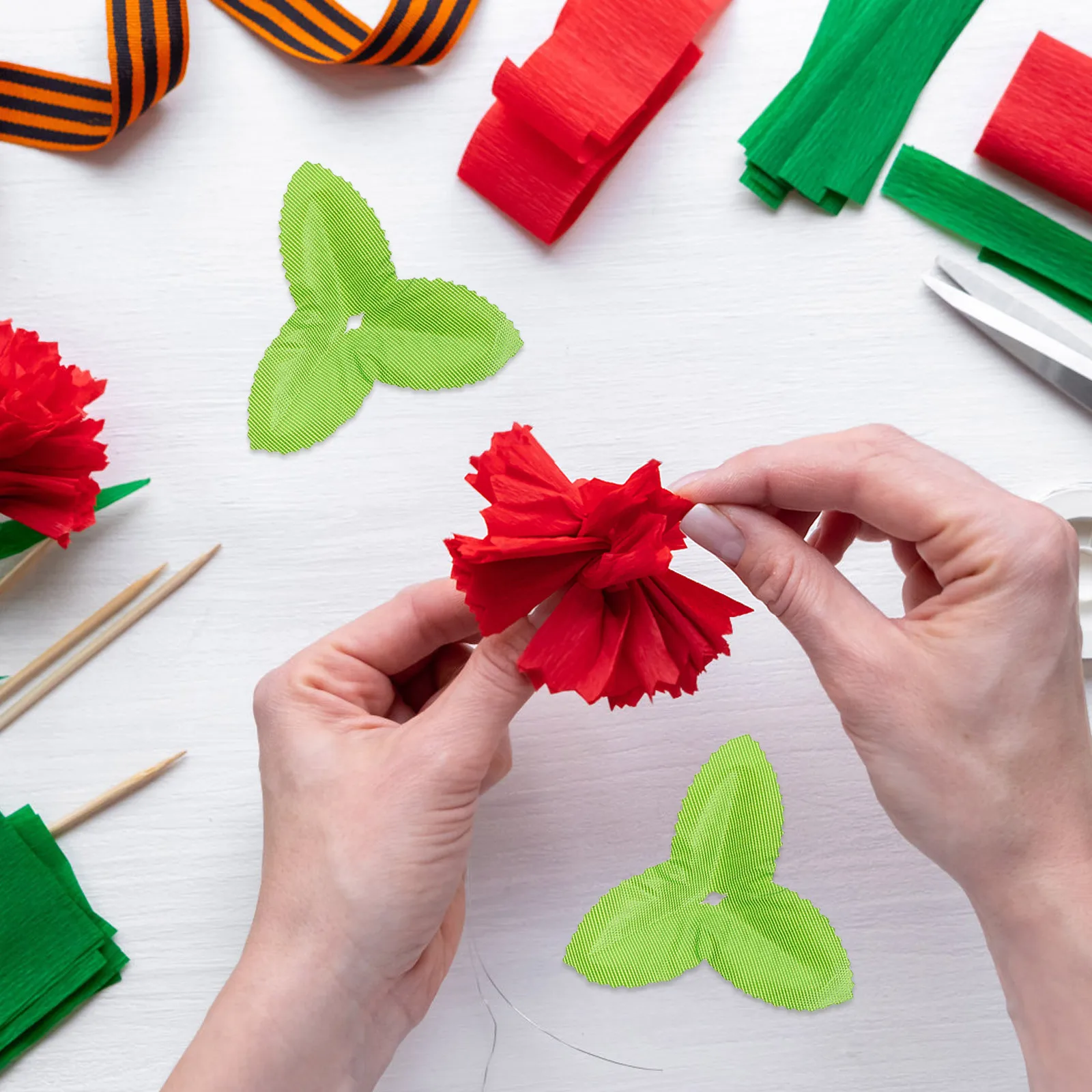 

300Pcs Fake Leaves for Crafts Realistic Appearance No Maintenance Required Suitable for Floral Bouquet Supplies