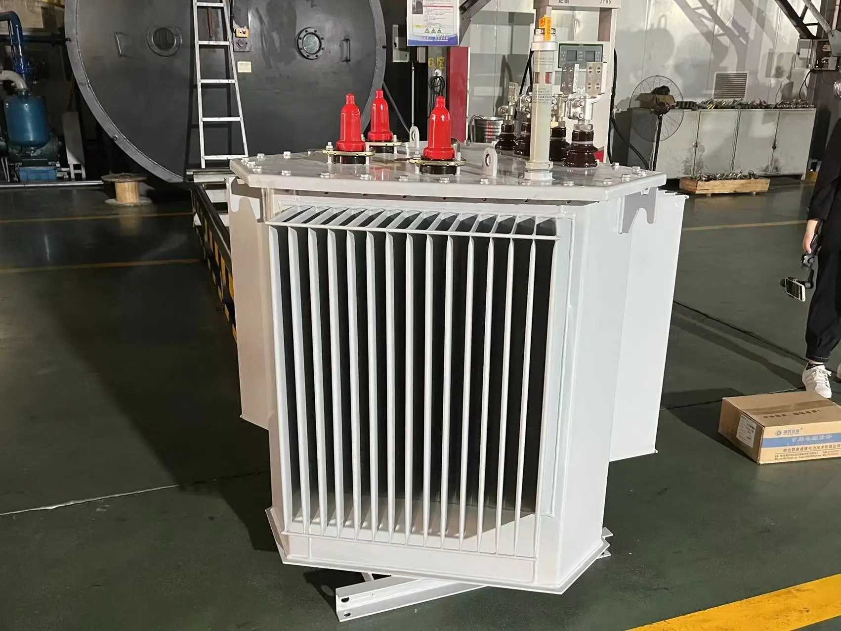 33kV Oil Immersed Transformer Three Phase Power Distribution Transformer High Efficiency Customized