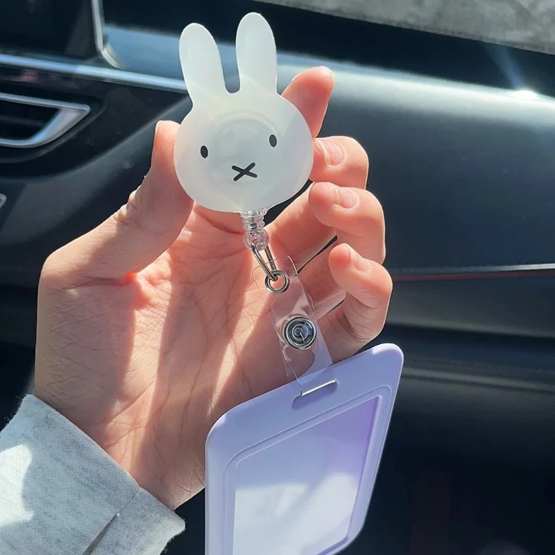 Porta Identificaciones Kawaii Miffy con Carrete Retráctil, Porta Tarjetas de Identificación con Diseño de Dibujos Animados para Médicos, Enfermeras, Estudiantes de Medicina, Clip para Tarjetas de Trabajo