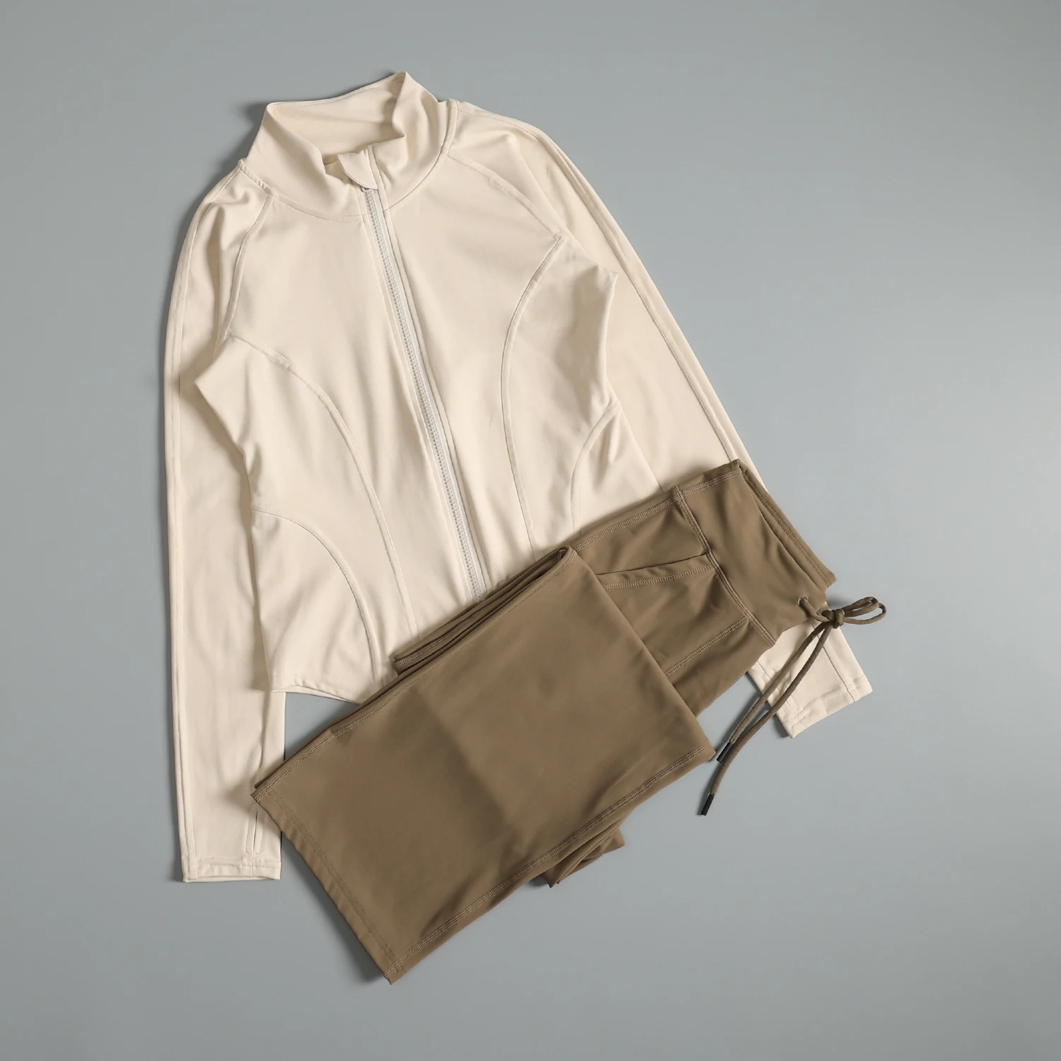 秋と冬の女性用ヨガウェアセット、高級朝ランニングワークアウトフィットネスウェア、ファッショナブルな痩身効果