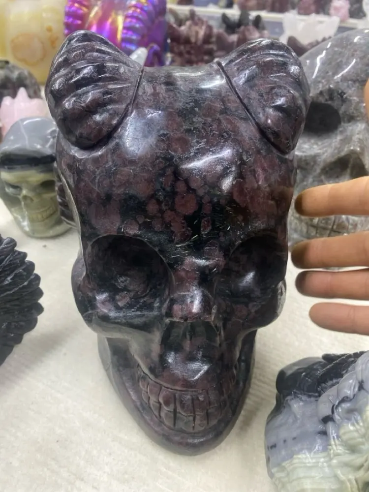 

Rare large natural garnet hand carved skull natural crystal Reiki healing