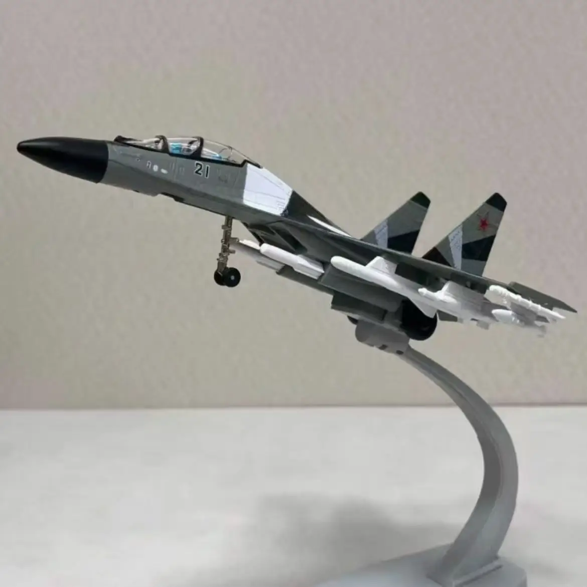 

Модель истребителя Су-35 из сплава, имитация военного самолета со звуком и светом, инерционная, для обучения, сувенир на пенсию, подарок