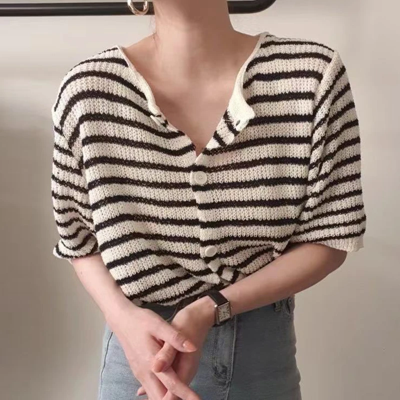 

Retro Summer Casual Striped Thin Knit irt Loose ort Sve Single Button Chic Top Korean Sle Commute Faion