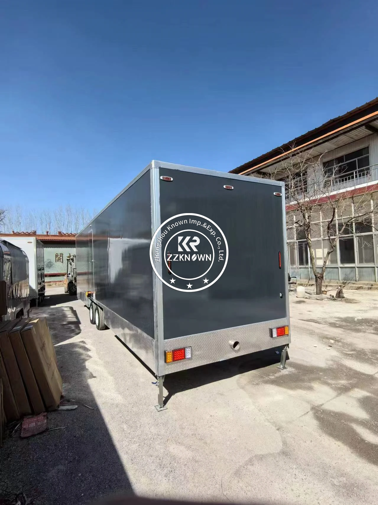 8 Room Portable Public Toilet Trailer Concession Fully Equipped Trucks Mobile Toilet Cubicle Trailer Beach Wedding Outdoor Party