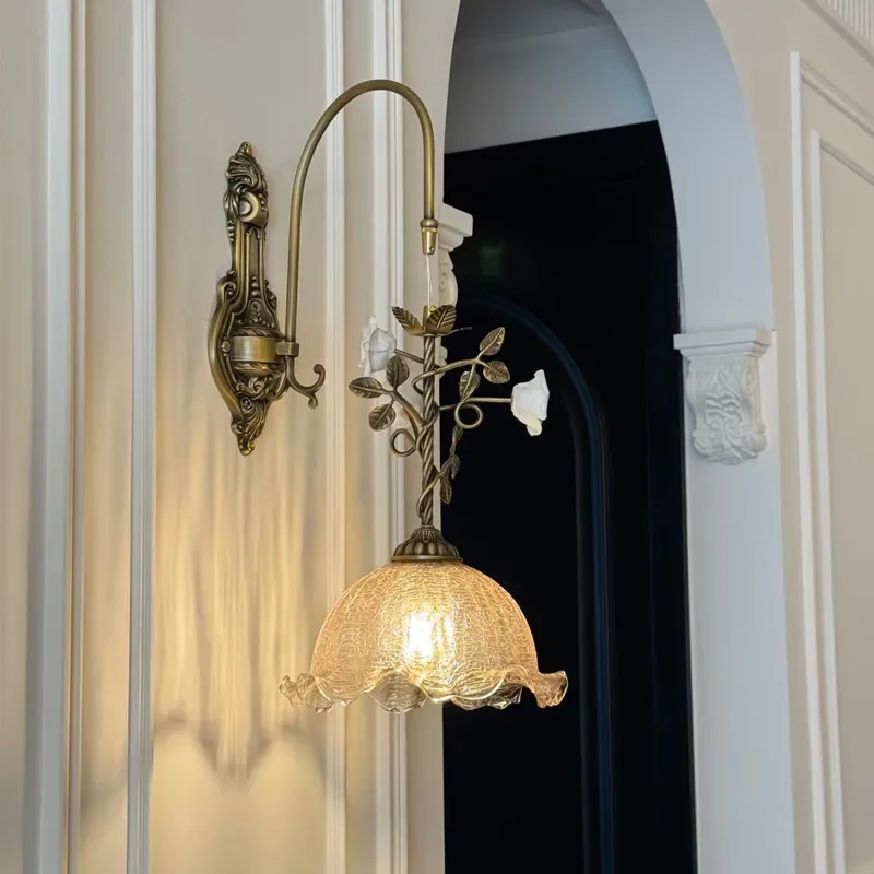 Vintage French Pastoral Rose Wall Lamp American Retro Design Bedroom Bedside Light Living Room Background Decor High End