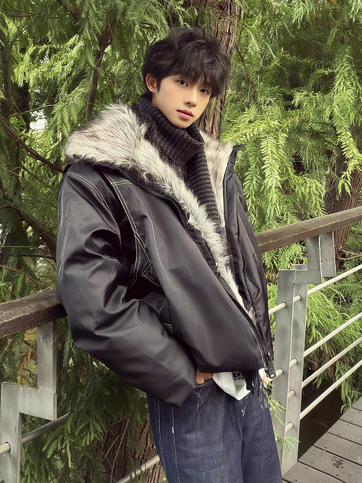 

Мужская зимняя утепленная куртка-пуховик черного цвета с меховым воротником, стеганая, из хлопка, повседневная, теплая, на молнии, укороченная модель