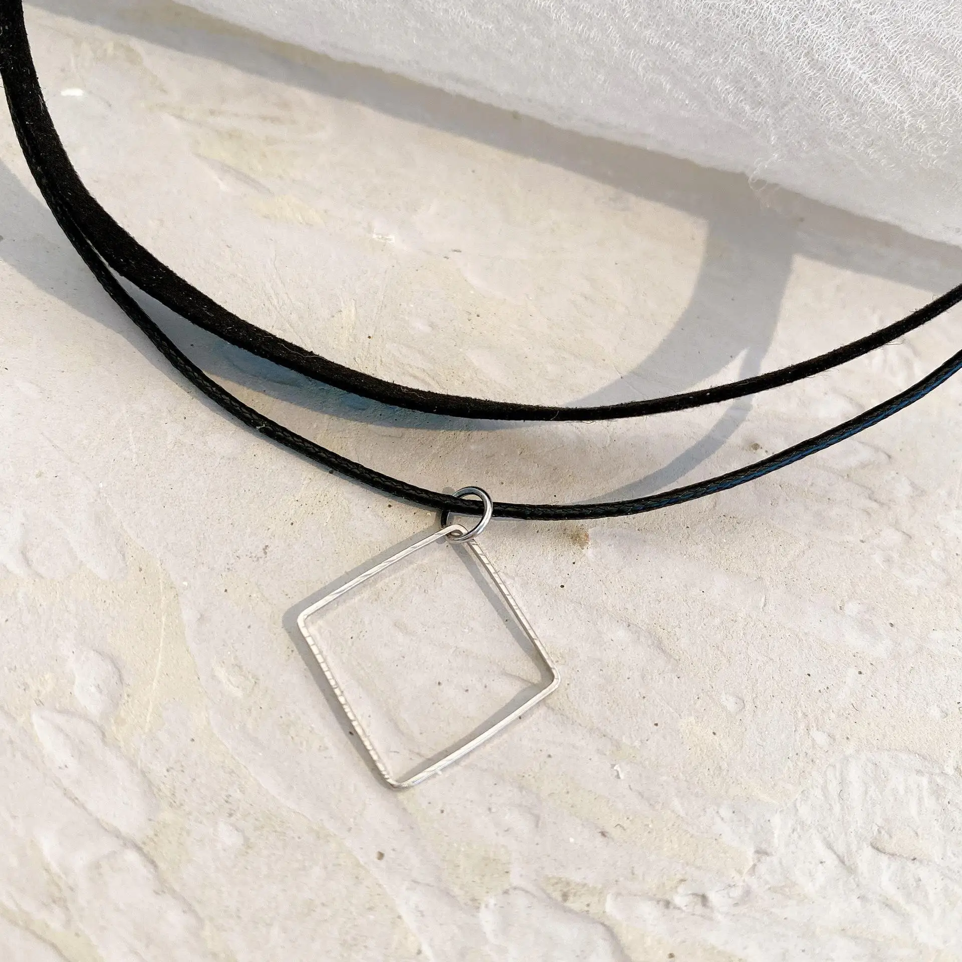 1Pcs Hot Selling Retro Hollowed out Square Necklace for Women, Simple and Luxurious Temperament, Design Sense, Accessories