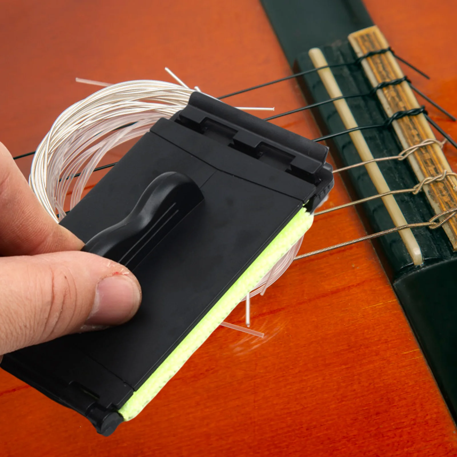 2Pcs Guitar String Cleaner High Quality Plastic Fretboard Scrubber for Guitar Bass Ukulele Strings String Instrument Cleaner