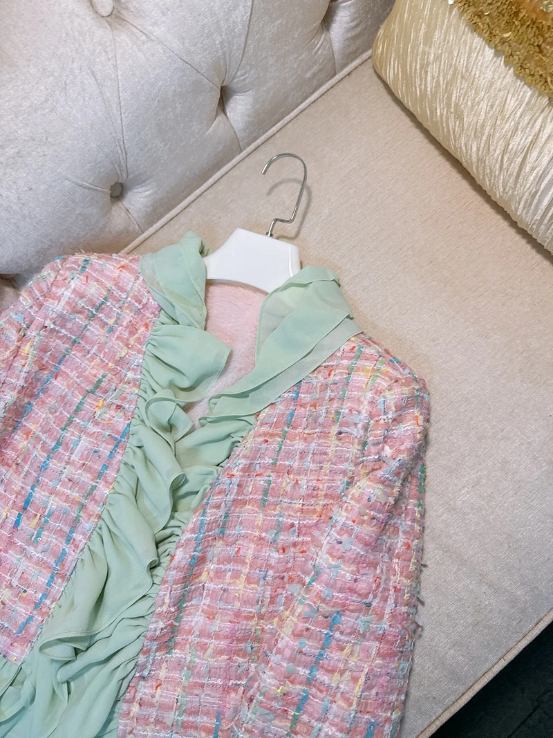 เสื้อโค้ทผ้าลายสก็อตสีชมพูแต่งขอบลูกไม้บุซับใน รุ่นใหม่ประจำฤดูหนาวปี 2025 สไตล์ฝรั่งเศสสำหรับผู้หญิง