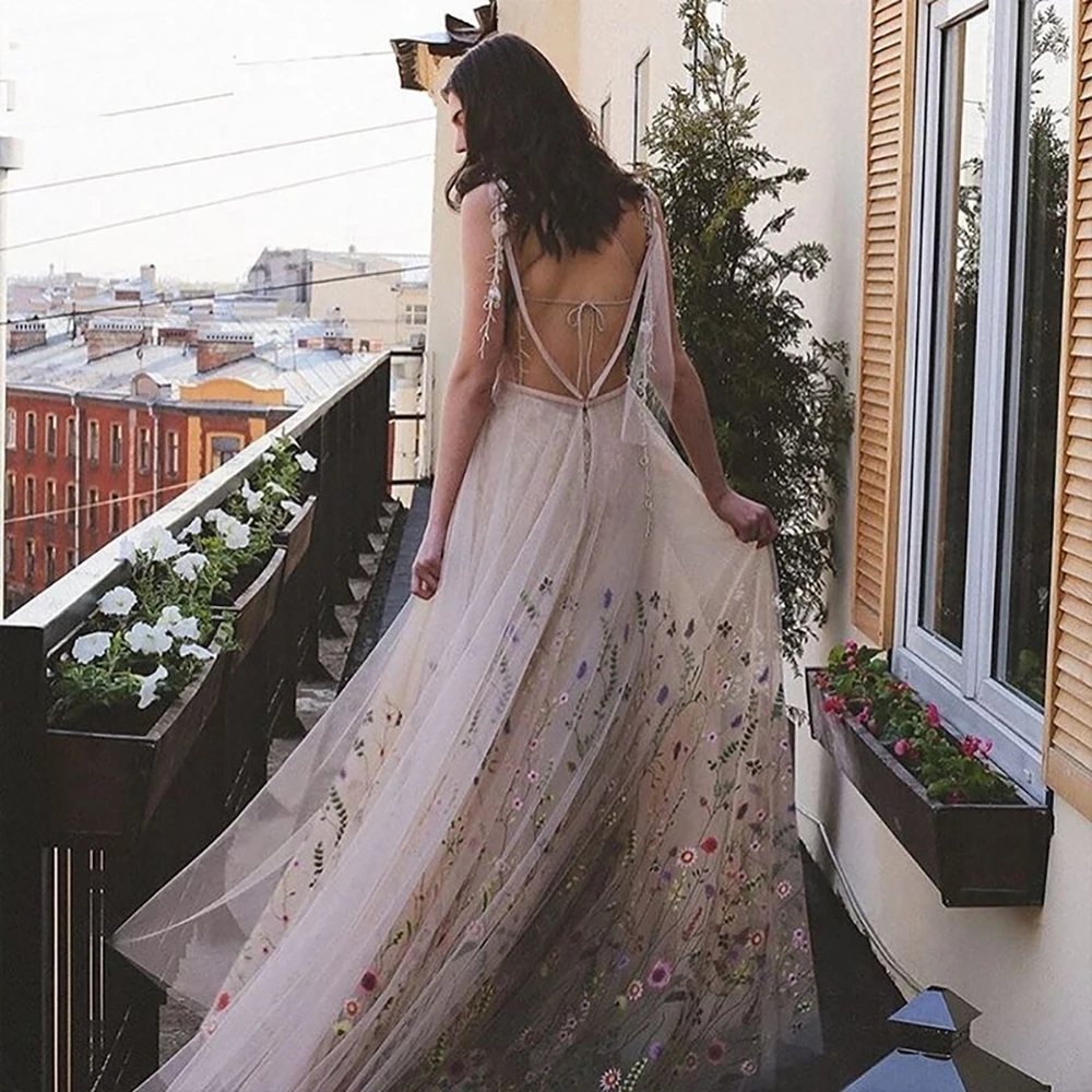 Vestido de noiva de renda bordado colorido personalizado aberto nas costas boho alças espaguete decote em v vestido de noiva de tule franzido