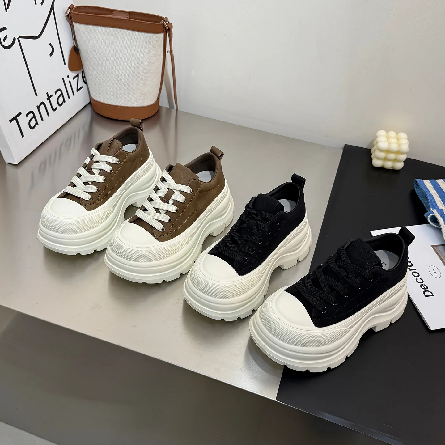 

Thick soled casual sports shoes for women new British style versatile sponge cake shoes for autumn and winter 2025