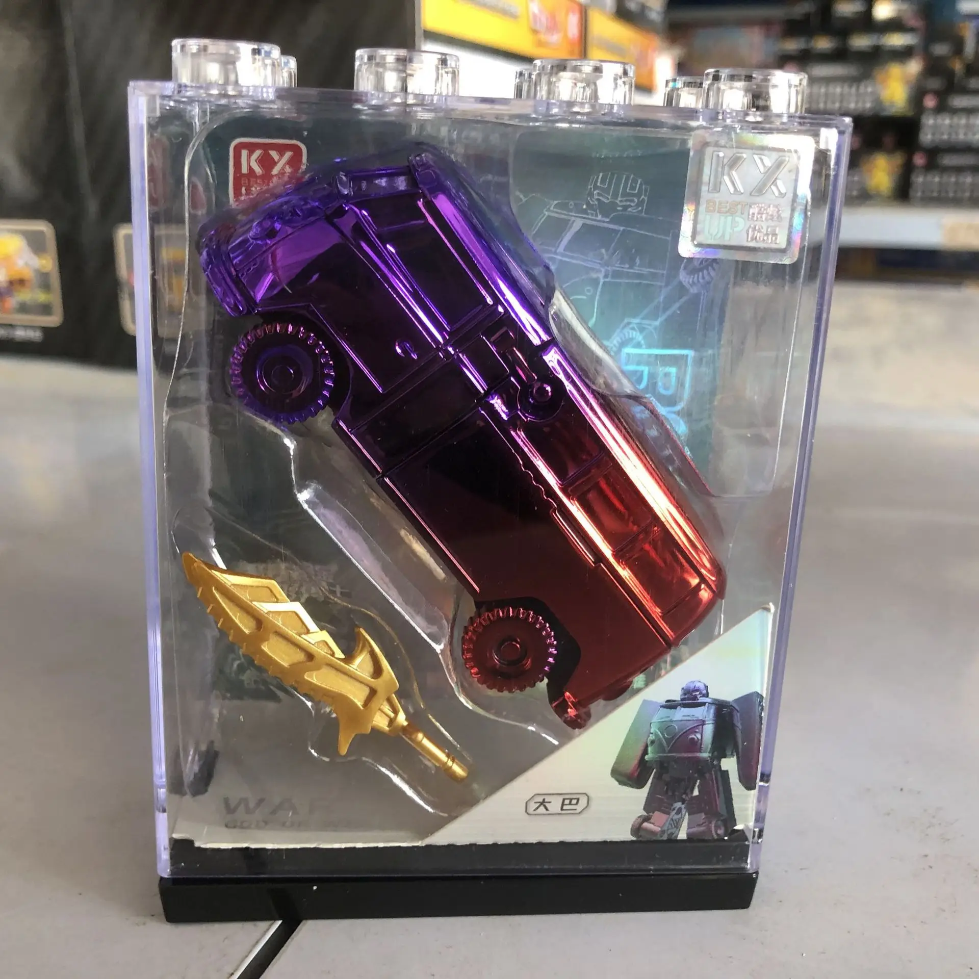 Robot di trasformazione giocattolo per bambini guerriero in lega colorata cinque in una statuetta di ornamento per auto sportiva galvanica con serbatoio robot