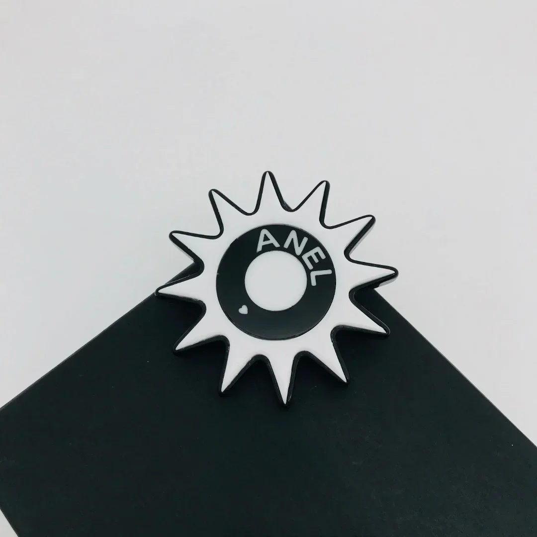 

New acrylic sunflower monochrome brooch