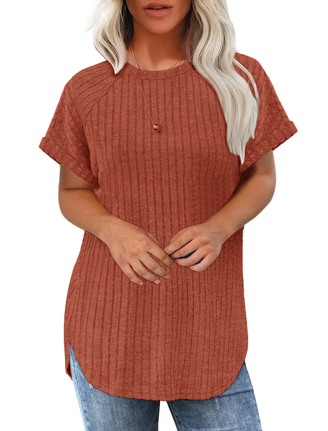 بلوزة نسائية صيفية غير رسمية موديل 2025 برقبة دائرية وأكمام قصيرة بلون سادة وفضفاضة مناسبة للسيدات