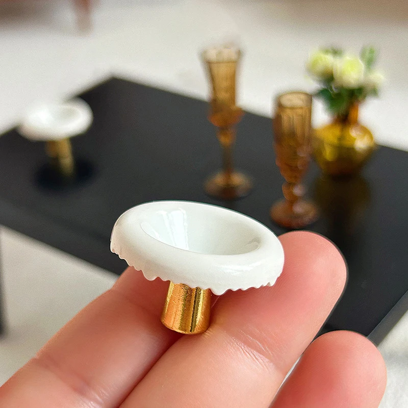 1pc casa de bonecas em miniatura liga pé alto disco modelo mini prato chá sobremesa pan bandeja frutas crianças fingir jogar brinquedos acessórios