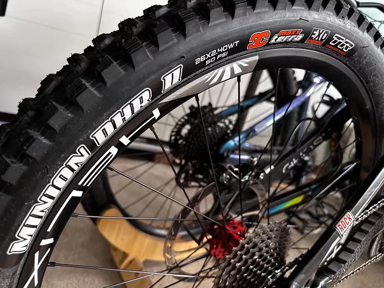 MAXXIS MINION DHR II Mountainbike-Downhill-Reifen, pannensicher, zusammenklappbarer Bergreifen, schlauchlose Downhill-Reifen, DH-Reifen – Detail 2