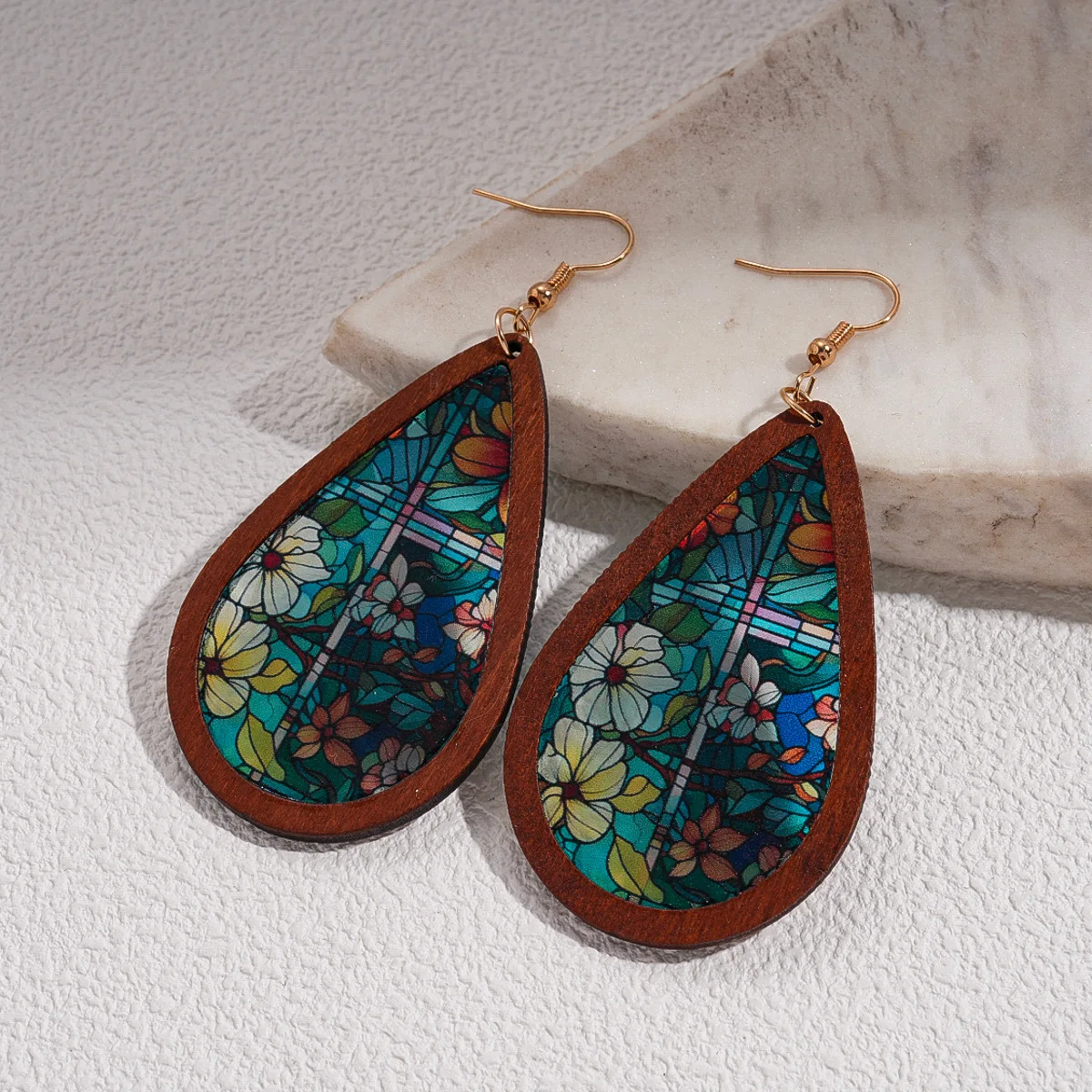 Coffee-colored silver needle geometric earrings with a light luxury, high-end feel, and women's elegant earrings with a niche de