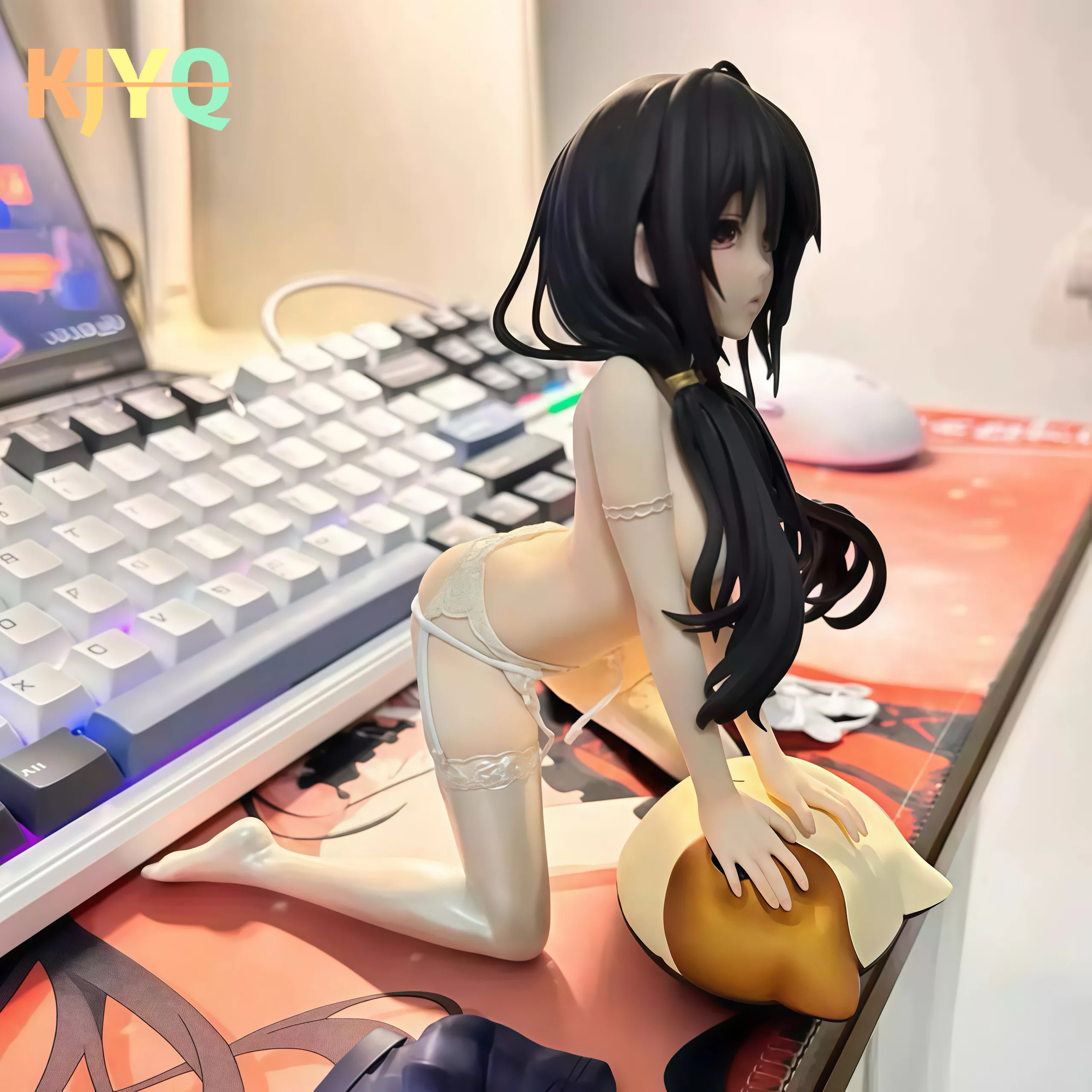 

Складские запасы, Свидания, Большая битва. Три фигурки плавателей на коленях, съемная фигурка автомобиля, шасси, модель-украшение