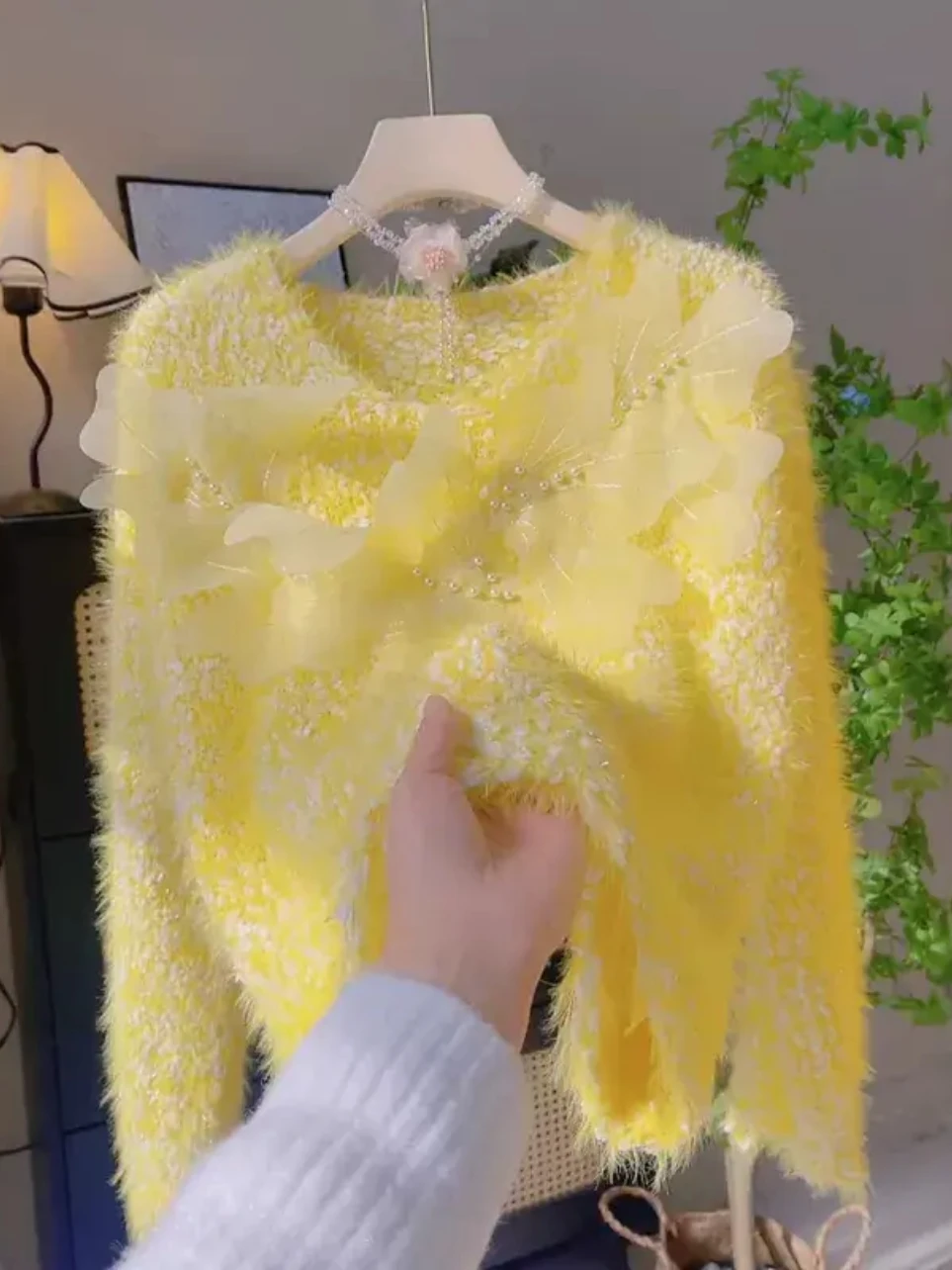 

Soft Le Embellied Yellow Knitted Sweater Women's Loose Fit Faionable Autumn Winter Spring Slimming Knitwear