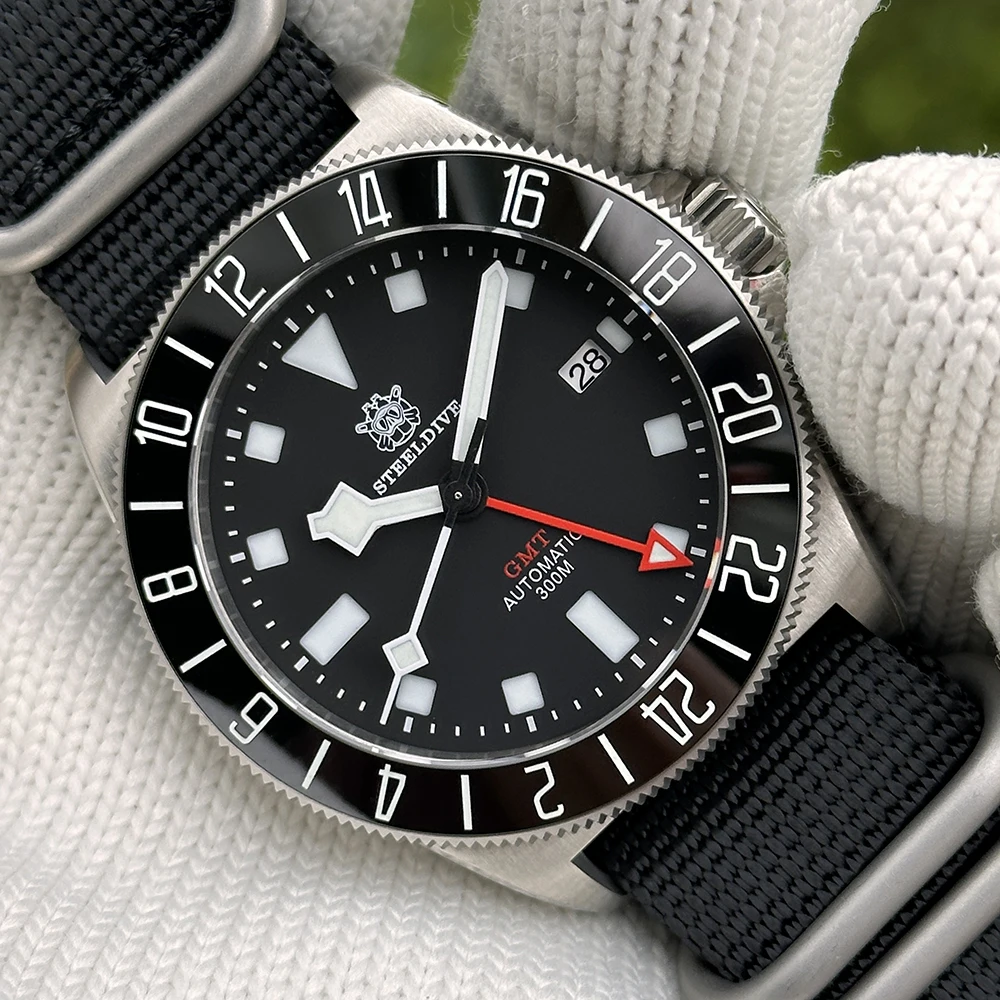 STEELDIVE 4針 自動巻き 300m防水 メンズダイブウォッチ