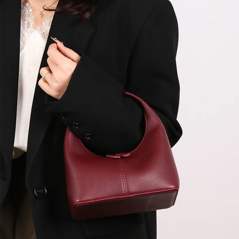 

1pcs Simple Stylish Handheld Bag Fashionable Underarm Bag for Outdoor Travel & Daily Commute Tote Bag for Daily Essentials