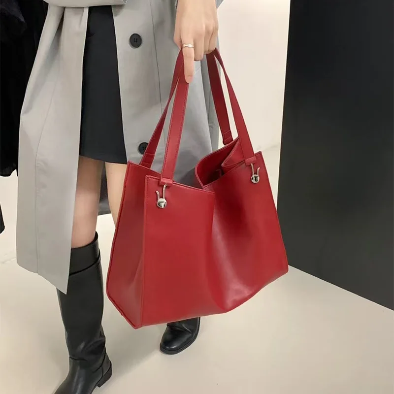 Brand Design Women New Luxury Leather Shoulder Bag Large Capacity Vintage Red Tote Bag For Ladies 2025 New Metal Buckle Handbag