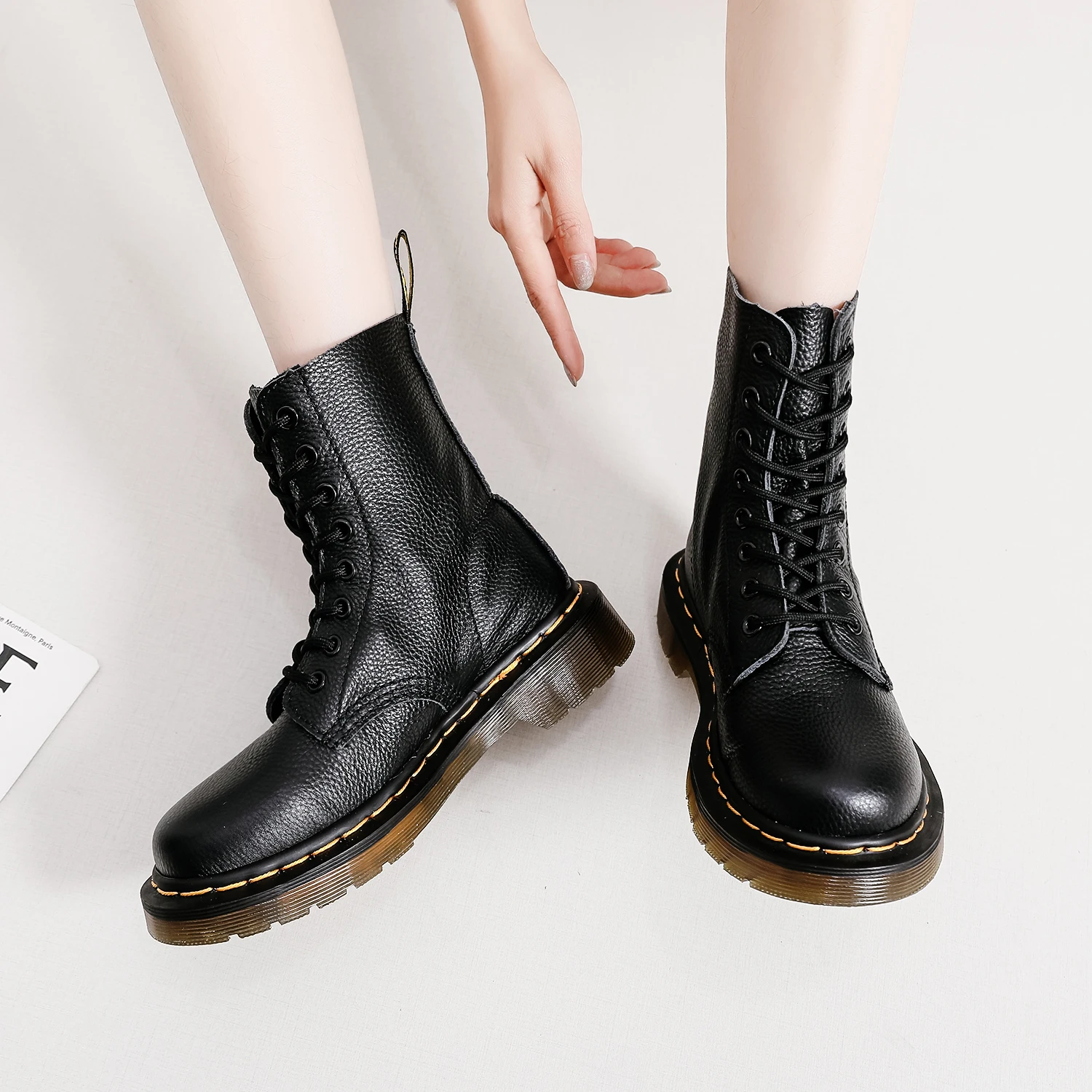 

Men's High-top Boots Large-sized Solid Color Leather Lace-up Flat-bottomed Brand Durable Anti-slip and Versatile Fashion Boots