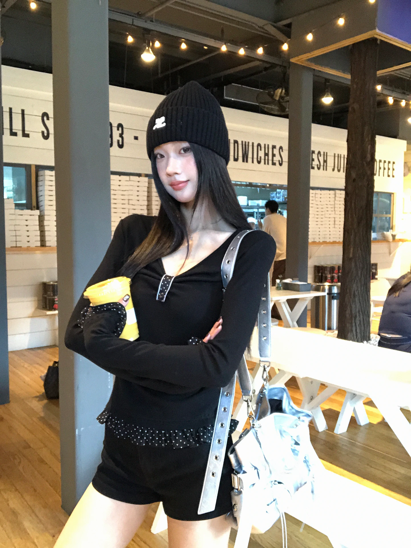 Red Celebri Long Sve Base irt Nuova maglietta da donna di inizio autunno Bla Sensation di fascia alta mangia Design Top Ladies Faion