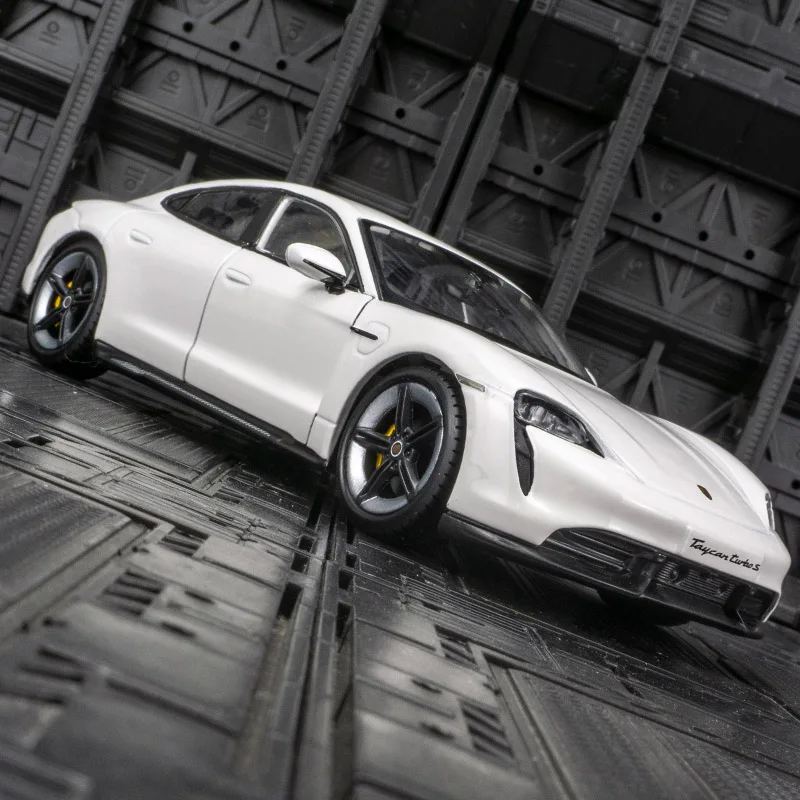 Bburago 1:24 Porsche Taycan Legierungsautomodell, statische Ornament-Kollektion, geeignet für Freunde, Geschenke und gute Qualität