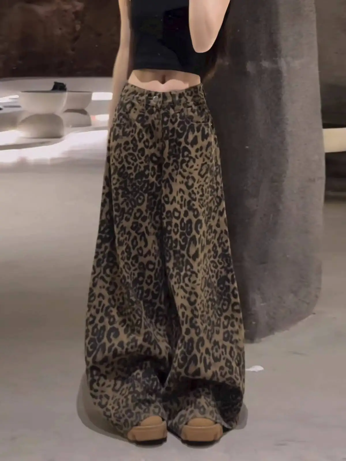 

Широкие джинсы с леопардовым принтом для женщин, осенние новые свободные прямые брюки длиной до пола, кавайные брюки, альтернативная модная уличная одежда