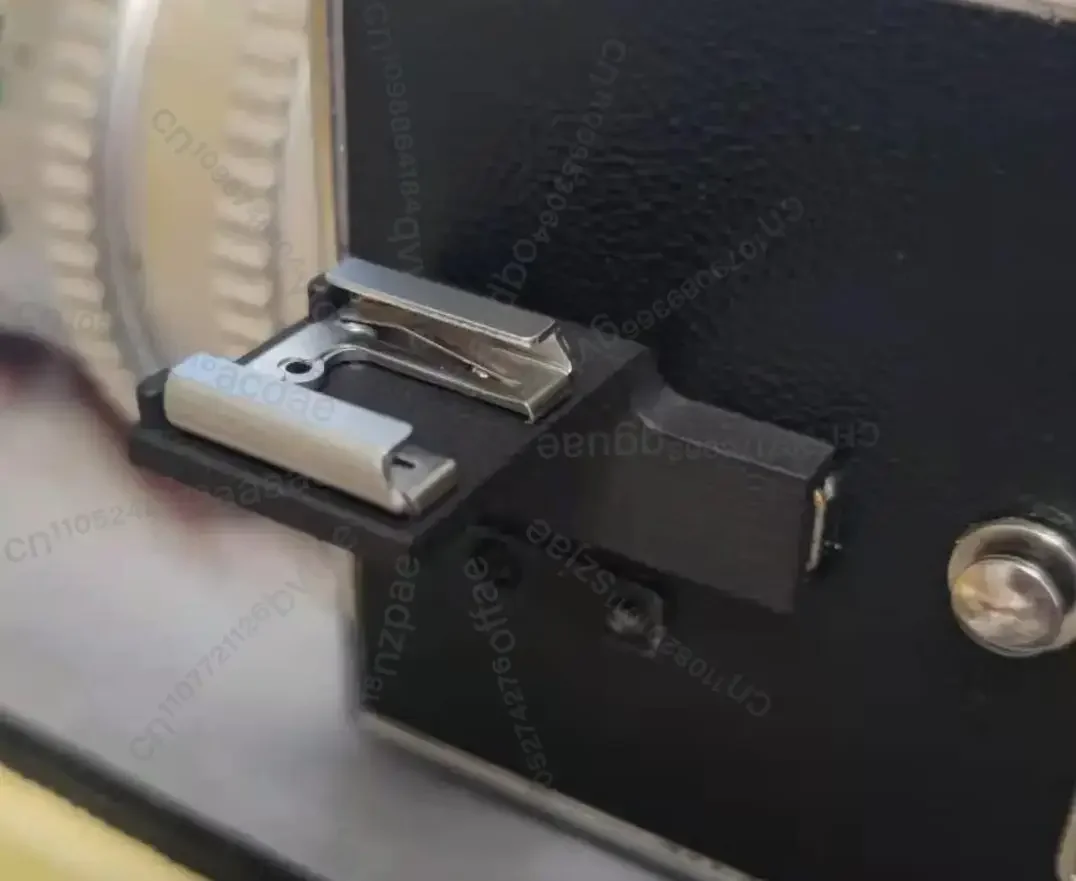 

Аксессуары для холодных креплений Hasselblad серии 500: таблички, наклейки для холодных креплений, шнурок для экспонометра