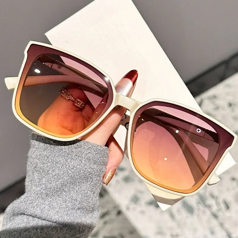 New Style Temple Letter Large Frame Square Thin Frame High-End Sunglasses for Women DS-8162