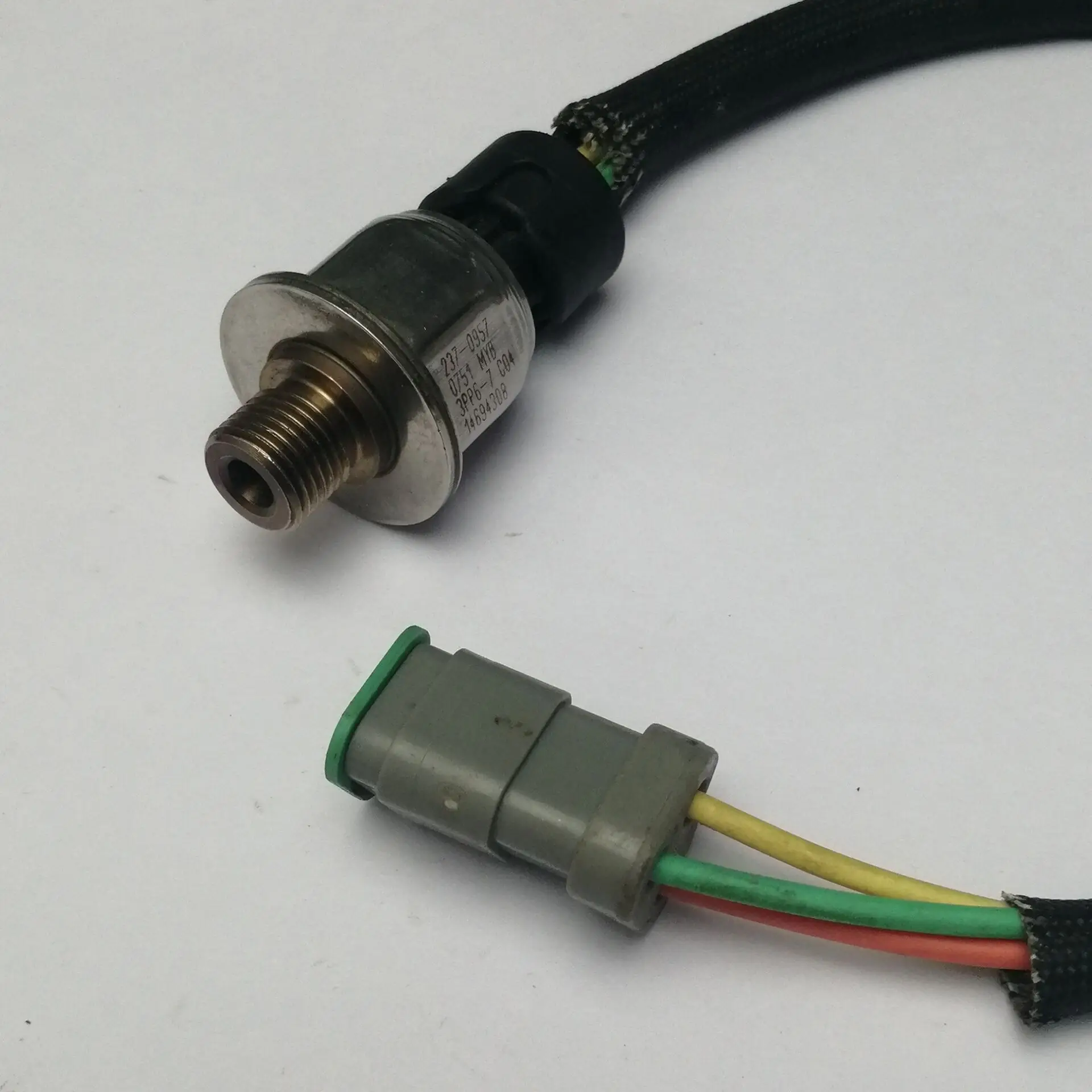 

Suitable for loader excavation Carter heavy truck pressure switch sensor 237-0957 3PP6-7 3pp67