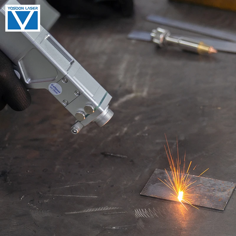 أقوى آلة لحام ليزر محمولة أحادية الطور 1500 واط صغيرة ثلاثة في واحد سعر آلة لحام بالليزر للمنزل