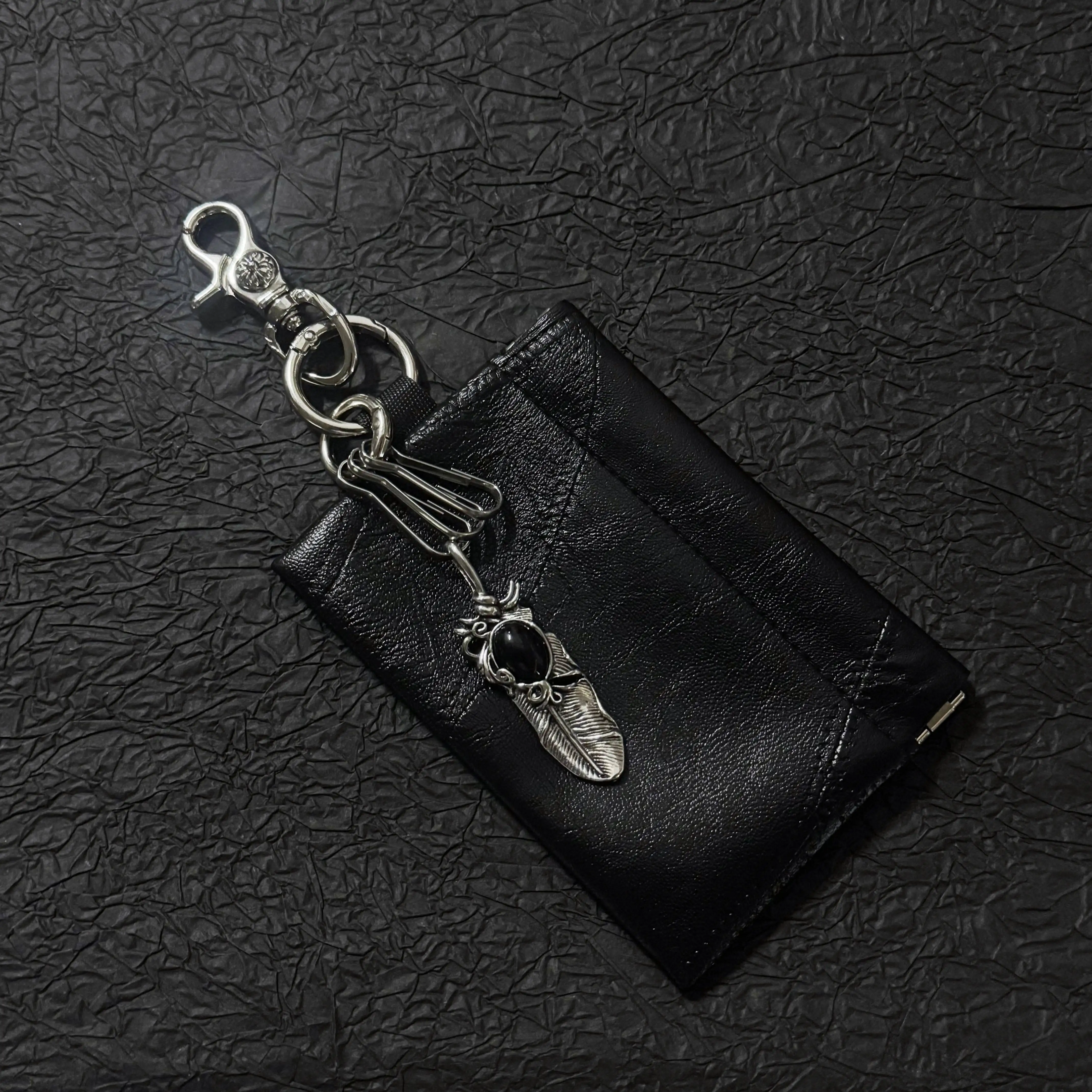 Schlüsselanhänger aus schwarzem Leder für Geldbörse, Taillen-Outfit-Zubehör, Kokosnuss-Taschenanhänger aus Metall, Hip-Hop-Geschenk – Detail 2