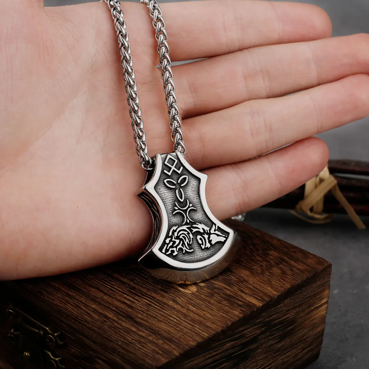 Stainless Steel Axe Pendant Vintage Viking Celtic Knot Wolf Amulet Rune Pendant Jewelry Men\'s Classic Trend Party Jewelry Gifts