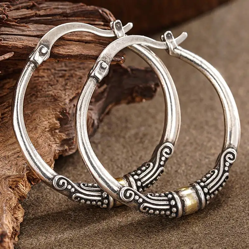 Huitan Einzigartiges Design Zweifarbige Creolen für Damen mit Gravur Vintage-Accessoires für Partys Persönlicher Täglicher Schmuck
