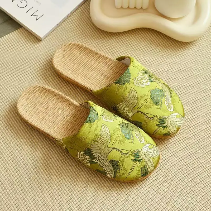 

Women Silk Print Closed Toe Linen Slippers Soft sole Non Slip Breathable Lightweight Home Slippers One Word Floor Silent Slipper