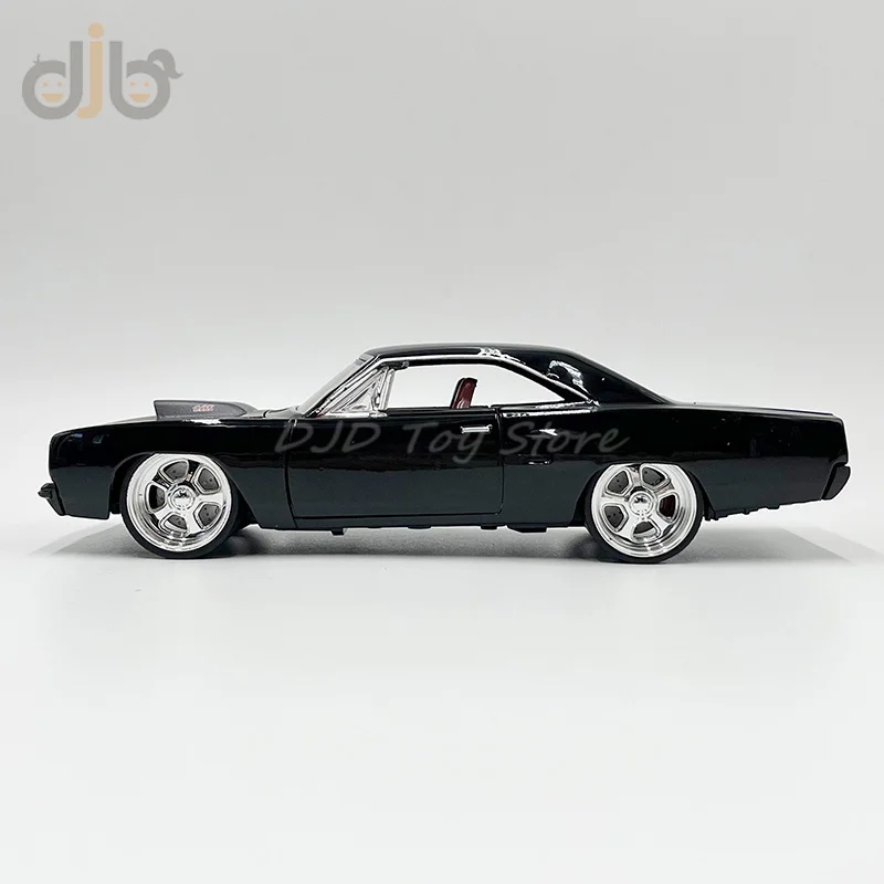 1:24 Diecast Car Model Toy Plymouth Road Runner Miniature Vehicle Replica For Collection